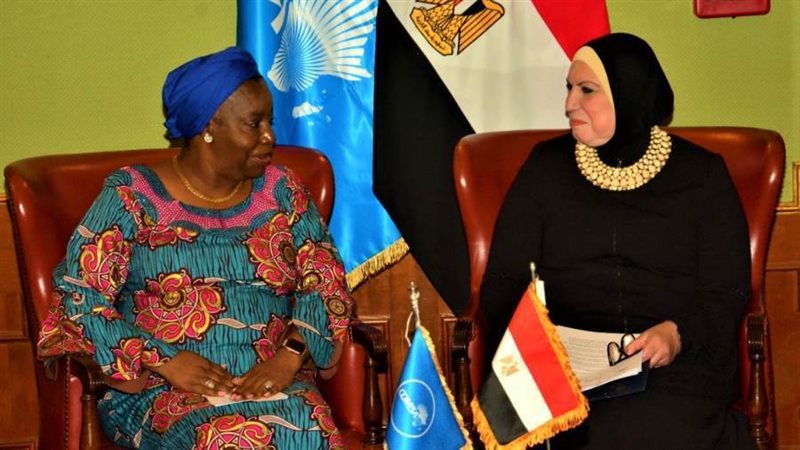 وزيرة التجارة والصناعة