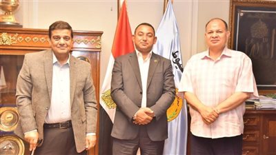 محافظ أسيوط يلتقي أعضاء مجلس النواب لبحث عدد من الملفات
