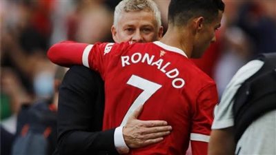 «رونالدو» يودع مدربه وصديقه «سولشاير» بعد رحيله عن اليونايتد