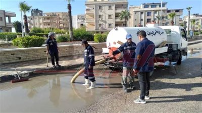 استمرار رفع مياه الأمطار من شوارع مدينة مصيف بلطيم بكفر الشيخ