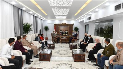 محافظ قنا يترأس لجنة اختيار المتقدمين لشغل الوظائف القيادية بالمحافظة