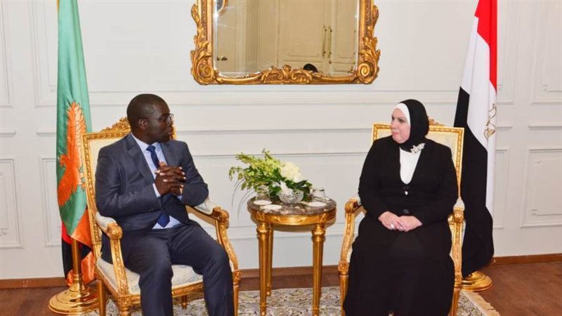 وزيرة التجارة والصناعة