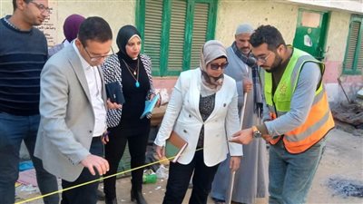 السكرتير المساعد بأسيوط تتفقد مشروعات مجمعات الخدمات والصرف الصحي بقرى صدفا