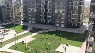 مسؤولو الإسكان يتفقدون وحدات مشروع 