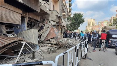 تحطيم عدد من المحال التجارية بحادث تصادم سيارة نقل بمخبز آلي بديرب نجم