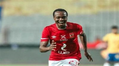 بيرسي تاو يقود هجوم الأهلي أمام سموحة في الدوري الممتاز