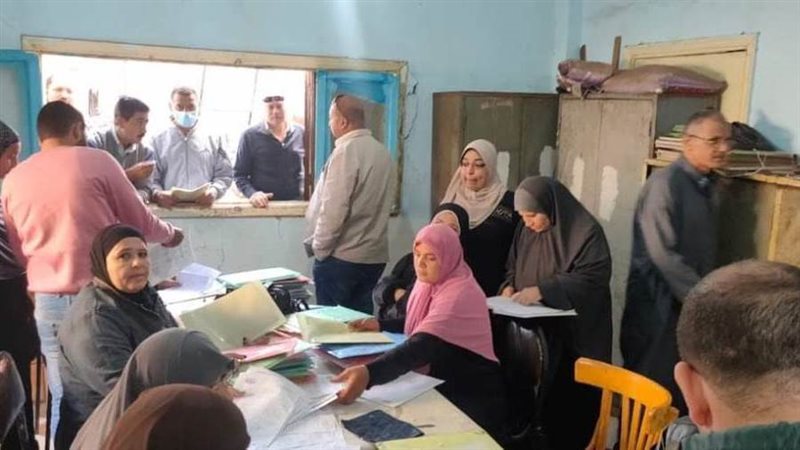 زحام من المواطنين