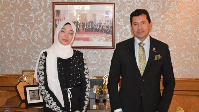 وزير الشباب والرياضة