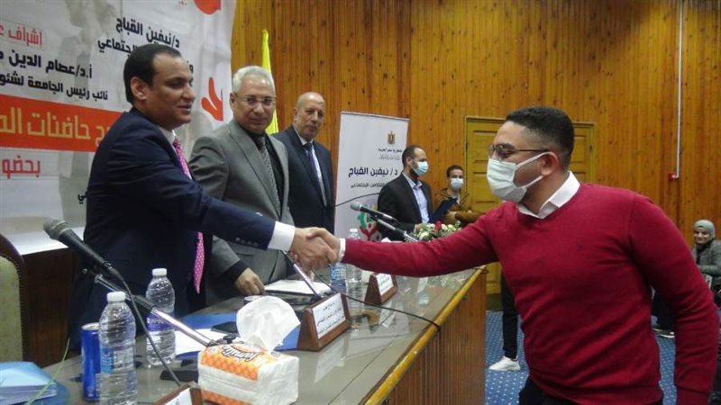 تكريم الطلاب الفائقين