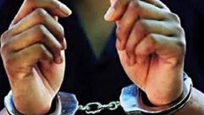 ضبط موظف تواطأ مع شخص ومكنه من التعدي على أرض أملاك دولة