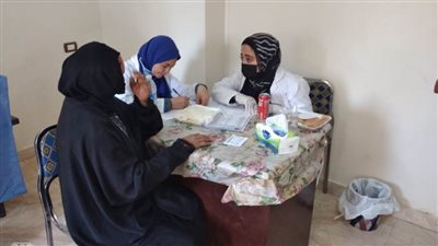 القافلة الطبية المجانية لجامعة سوهاج تعالج ١٢٤٧ مواطنا بقرية بني حميل