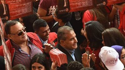 طاهر أبوزيد يدلي بصوته في انتخابات الأهلي