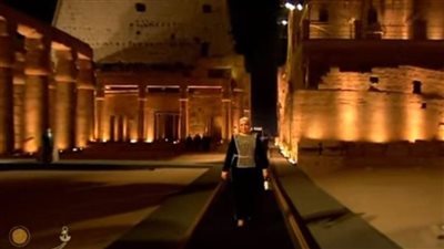 لحظة وصول  قرينة الرئيس السيسي حفل افتتاح طريق الكباش