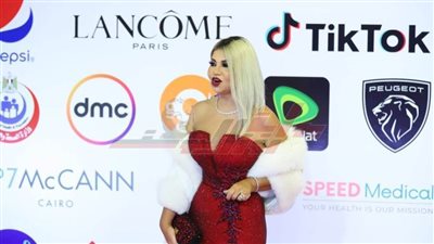 شاهد.. إطلالات النجمات في مهرجان القاهرة السينمائي