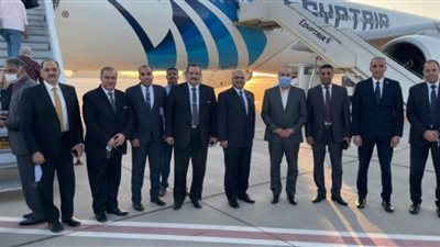 وزير الطيران المدني يوجه الشكر لفرق العمل بمطاري القاهرة والأقصر