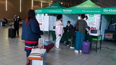 الولايات المتحدة تفرض قيود السفر على ثماني دول إفريقية بسبب المتحور الجديد