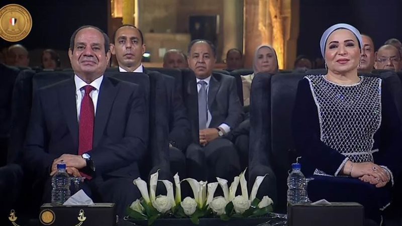 الرئيس السيسي وقرينته