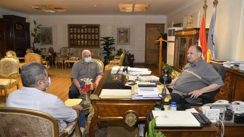 محافظ أسيوط يلتقي