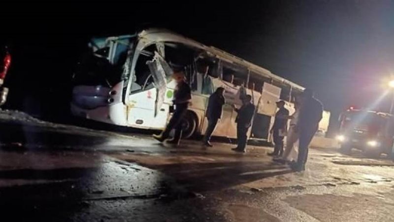 تصادم أتوبيس وسيارة