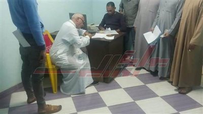 تمهيدًا لدفع قيمة التصالح.. استمرار توافد المواطنين لاستلام حافظة سداد رسوم التطابق