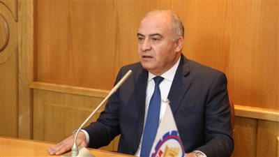 محافظ قنا: بدء ذبح دفعة جديدة من الدواجن بالمجزر الآلي  