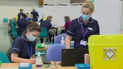 بريطانيا تشدد القيود على جميع الوافدين لها بعد سلالة أوميكرون