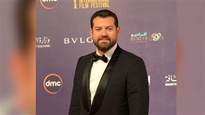 عمرو يوسف يهنئ كريم عبد العزيز بعد تكريمه بالقاهرة السينمائي