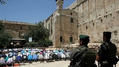 هاآرتس: احتفال رئيس إسرائيل في الحرم الإبراهيمي شرعنة رسمية للظلم والاستيطان