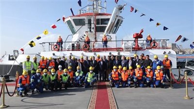 وزير النقل يرفع العلم على أحدث ثلاث قاطرات بحرية بميناء دمياط