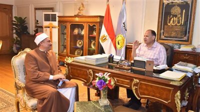 محافظ أسيوط يلتقي أمين بيت العائلة المصرية لاستعراض جهود المصالحات