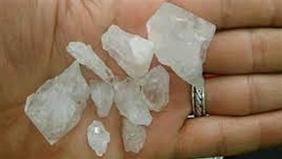 أسوان: ضبط شخص بحوزته طن من أحجار الكوارتز