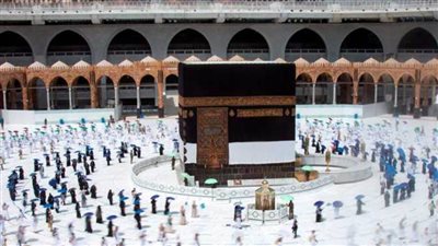 السعودية تسمح للمحصنين بلقاح كورونا بأداء العمرة دون حجر مؤسسي