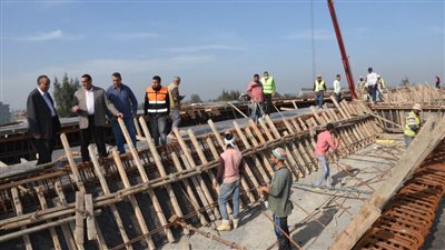 محافظ البحيرة يتفقد أعمال إنشاء كوبري مزلقان أبو حمص الجديد