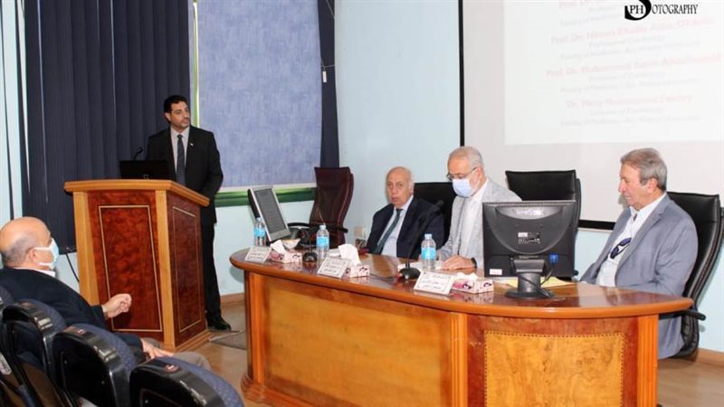 خلال المناقشة