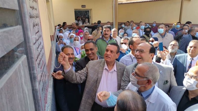 محافظ البحيرة يفتتح