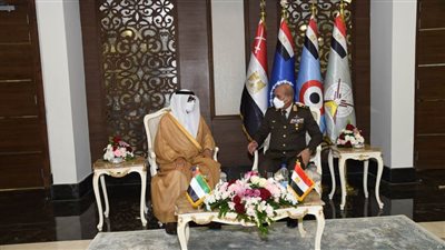 وزير الدفاع يلتقي وزير الدولة الإماراتى لشؤون الدفاع على هامش فاعليات 