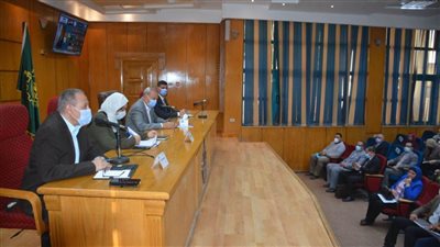 محافظ القليوبية يناقش معدلات تنفيذ مشروعات المبادرة الرئاسية لتطوير الريف