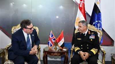  لقاءات ثنائية لقادة الأفرع الرئيسية وكبار قادة القوات المسلحة مع عدد من الوفود المشاركة بمعرض 