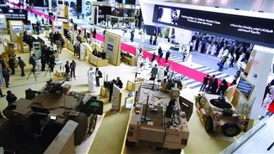 وزير الدولة للإنتاج الحربي يتفقد أجنحة عدد من الشركات المشاركة في معرض 