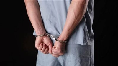 سائق ينتحل صفة موظف بالشهر العقاري.. ويستولي على أموال المواطنين