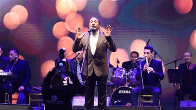 علي الحجار يحيي ثالث ليالي مهرجان الصعيد الفني وسط حضور جماهيري واسع