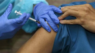  الصحة: تلقي المواطنين اللقاح والإجراءات الاحترازية حائط الصد الأول ضد كورونا