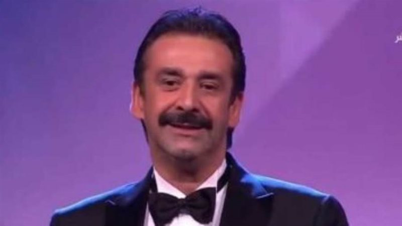 الفنان كريم عبد العزيز