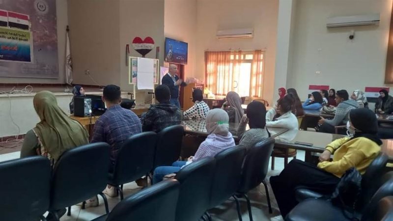 جانب من الندوات