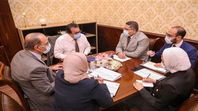 وزير التعليم العالي يعقد اجتماعًا لمتابعة سير العمل ببرنامج الزمالة المصرية للأطباء