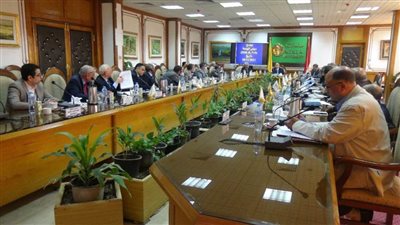 الفنون الجميلة بالمنيا تهدي مستشفى الكبد الجامعي 22 عملاً فنياً 