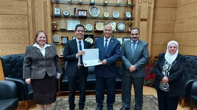 جامعة بنها تناقش تسويق منظومة الاختبارات الإلكترونية للجامعات المصرية