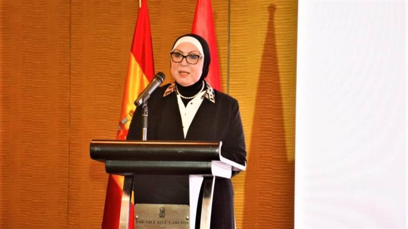 وزيرة التجارة والصناعة