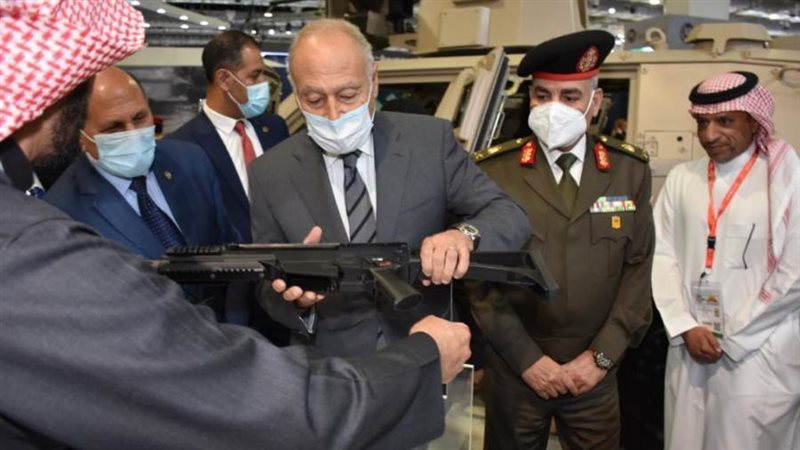 ابو الغيط يتفقد المعرض