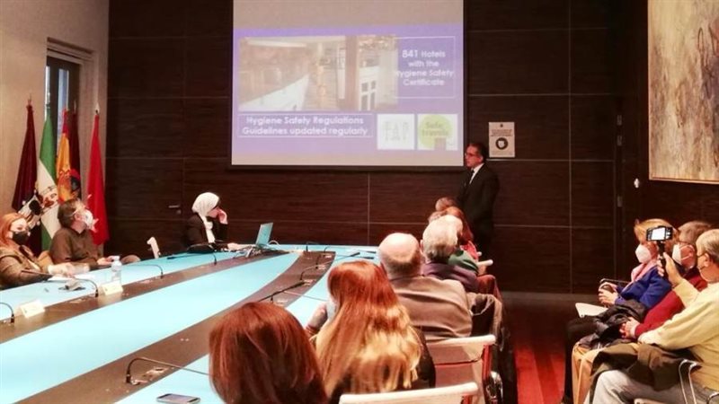 خلال الاجتماع